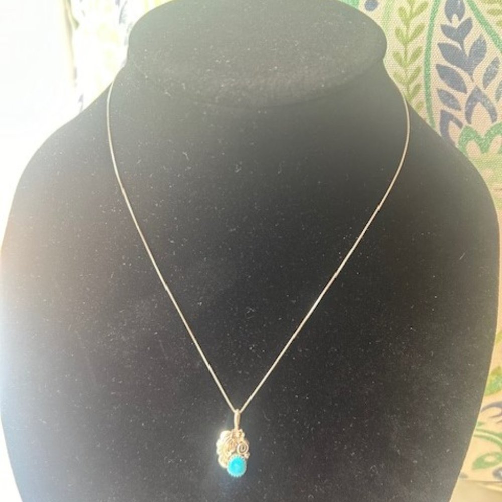 925 Sterling Silver Etched Leaf Blue Stone Pendant NECKLACE - Picture 2 of 8